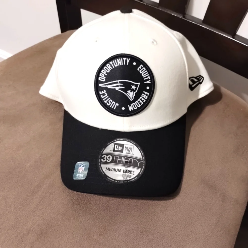 M / L New England Patriots New Era 3930 Flex Hat INSPIRE CHANGE Freedom Black - Picture 2 of 7